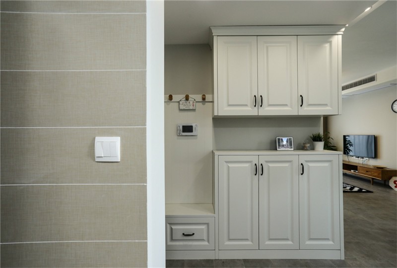 風情舒適的北歐風格70平米公寓玄關(guān)裝修效果圖